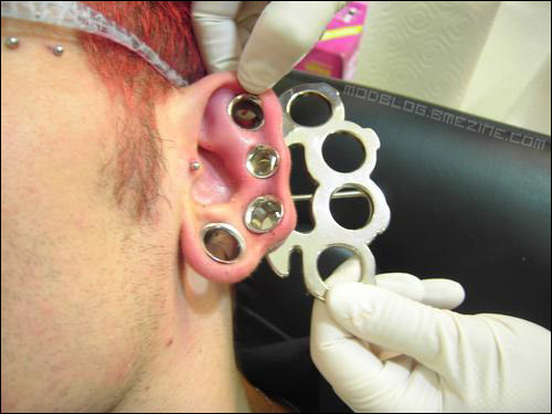 Piercing i tatuaże - wtf.bmp