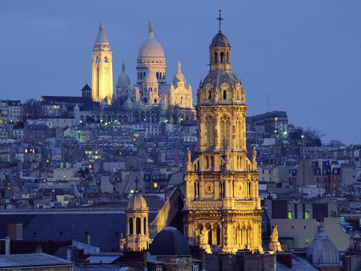 Francja - The Sacred-Heart Basilica in the Distance, Montmartre, Paris, France.jpg