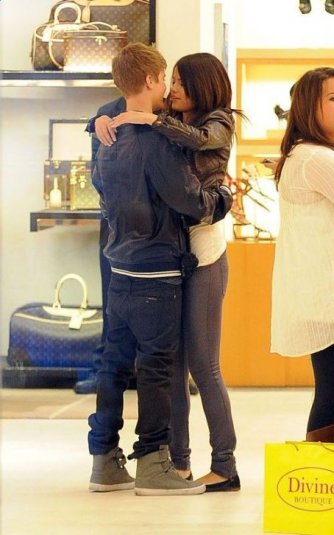 Justin i Selena w LA 02.03.2011r. - 31860903021644278986256.jpg