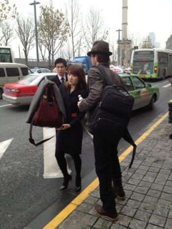 Nina i Ian  opuszczają w Szanghaj 29.12.12 - ian002_500.jpg