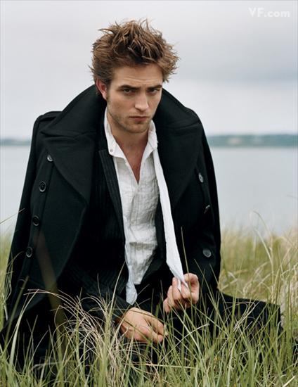 Robert Pattinson Edward Cullen - pattinson-C-0912-03.jpg