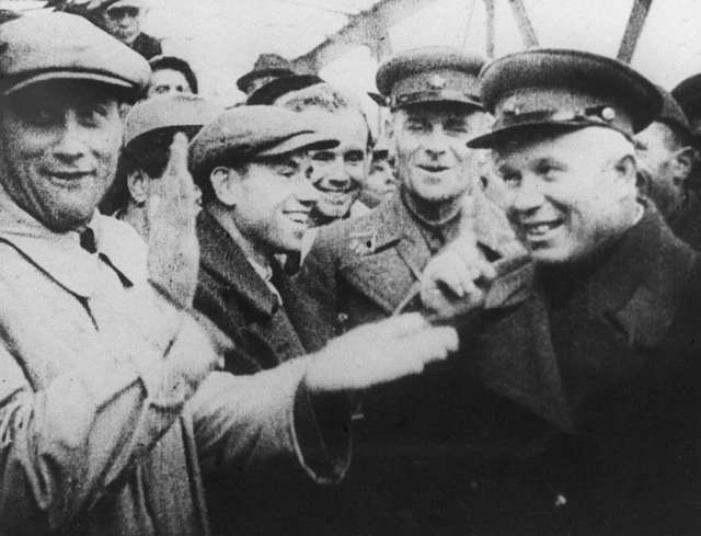 0 - wrzesień 1939 - Na zdjęciu - szef partii na Ukrainie Nikita Chruszczow na moście w Przemyślu.bmp