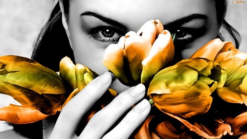 Paznokcie - dlon-kobieta-tulipany.jpg