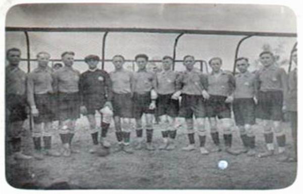 Szombierki - Schomberg 1 Fuball Mannschaft 1927.JPG
