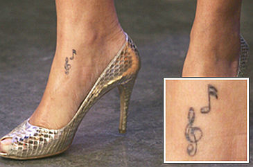 Rihanna - tatuaż Rihanny.jpeg
