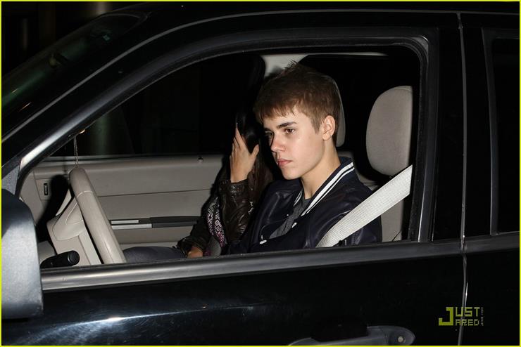 Justin i Selena w LA 02.03.2011r. - 7_11.jpg