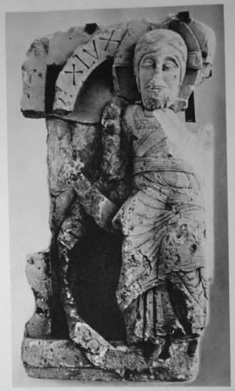 Nauka - Tum pod Łęczycą, płaskorzeźba Jezusa w mandorli, 2 poł XII w.JPG