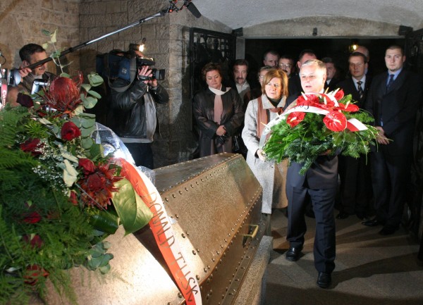 Prezydent Lech Kaczyński - wizyta w Krakowie na Wawelu 7.jpg