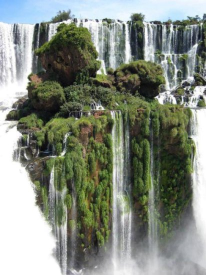 CIEKAWE ZDJĘCIA - Waterfall Island, Alto Parana, Paraguay.jpg