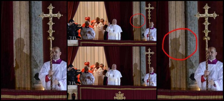 Papież Franciszek - fałszerstwo nie ma rogów na oryginale.jpg